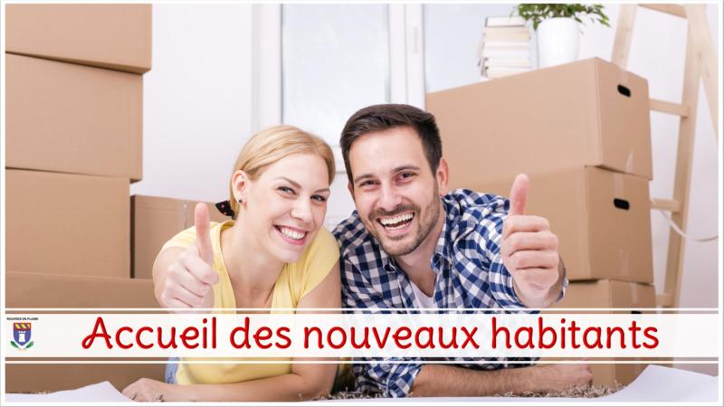 couple heureux emménage chez eux 